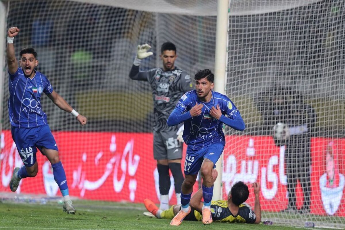 ریکاردو ساپینتو زمین صاف و هموار ورزشگاه نقش جهان اصفهان را یکی ازدلایل برتری تیمش در بازی با سپاهان می‌داند وامیدوار است در نیم فصل دوم تیمش از بازی روی چنین زمین‌هایی محروم نشود.