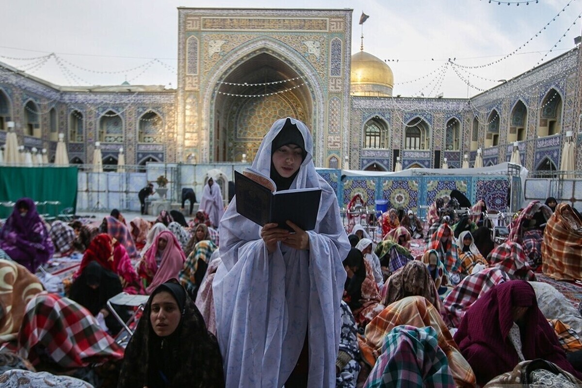 برگزاری برنامه «اعمال‌ ام‌داوود» در حرم امام‌رضا(ع)