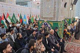 جشن میلاد حضرت علی(ع) با حضور زائران اردو زبان در حرم امام‌رضا(ع) برگزار شد