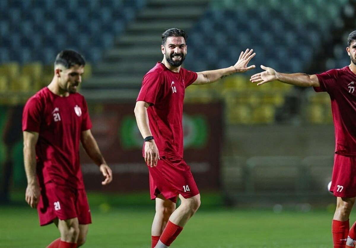 مدیران باشگاه مس در حال مذاکره با مسئولان پرسپولیس هستند تا دو بازیکن این تیم را جذب کنند.