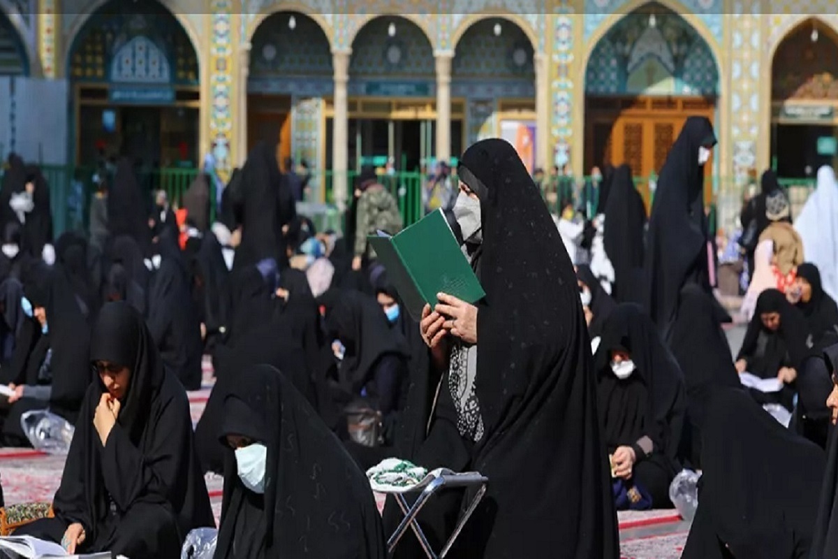 همزمان با آخرین روز مراسم معنوی اعتکاف، برنامه رادیویی «عطر اعتکاف» با پخش زنده اعمال ام‌داوود از حرم مطهر حضرت معصومه (س)، شنوندگان رادیو معارف را به مشارکت در این آیین پرفضیلت عبادی دعوت می‌کند.