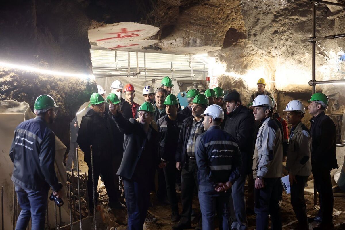 عضو هیئت‌رئیسه شورای اسلامی شهر مشهد گفت: توسعه خطوط ریلی یکی از تأکیدات جدی شورا بوده و چند هزار میلیارد تومان از اعتبارات شهر به توسعه شبکه ریلی اختصاص یافته است؛ امروز این حجم از سرمایه‌گذاری موجب شده یکی از بزرگ‌ترین کارگاه‌های عمرانی کشور در زیر پوست شهر مشهد فعال باشد.