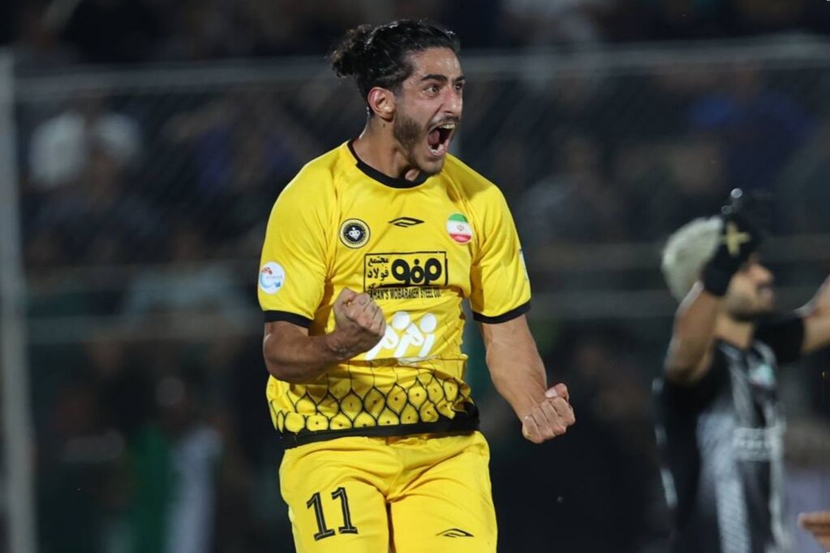 مهاجم گران قیمت تیم فوتبال سپاهان به دنبال راهی است تا از این تیم جدا شود.