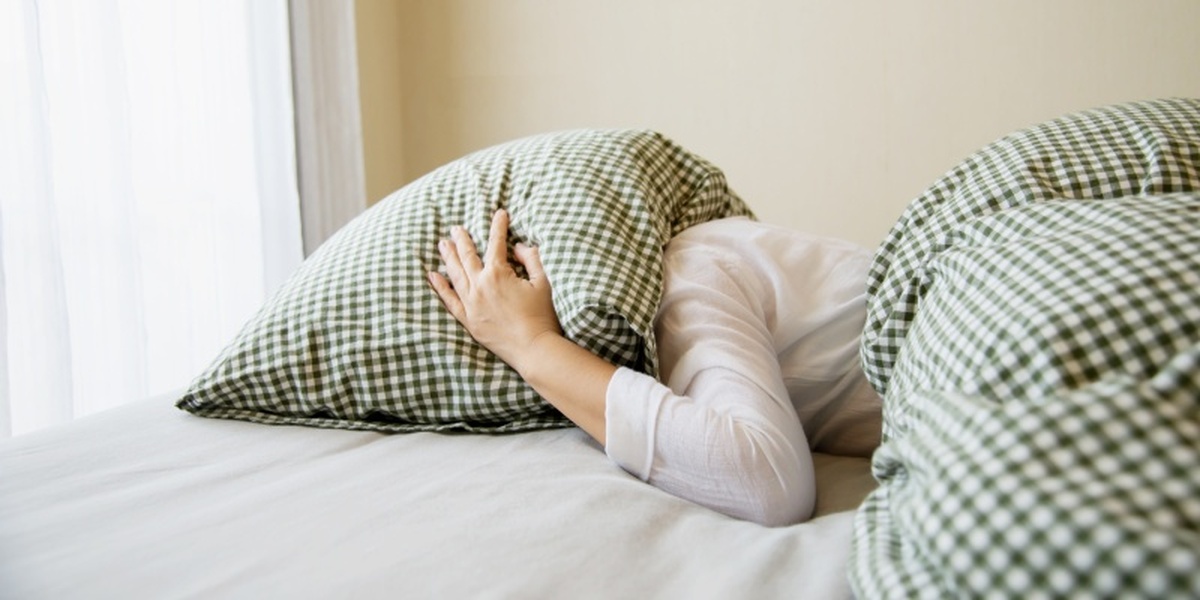 چرا بی خوابی در بین زنان شایع‌تر از مردان است؟