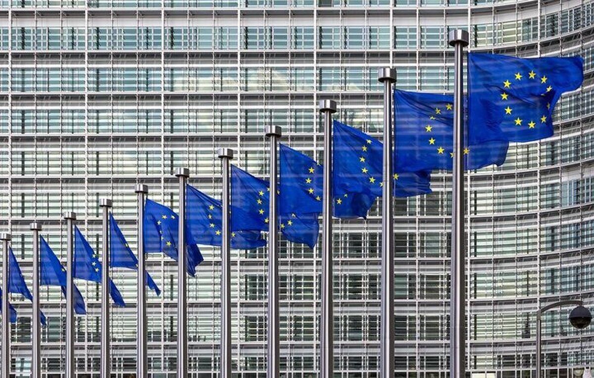 اتحادیه اروپا در بیانیه‌ای بدون محکوم کردن تجاوز آشکار آمریکا به کشور مستقل ونزوئلا اعلام کرد: باید به حق مردم ونزوئلا برای تعیین سرنوشت خود احترام گذاشته شود.