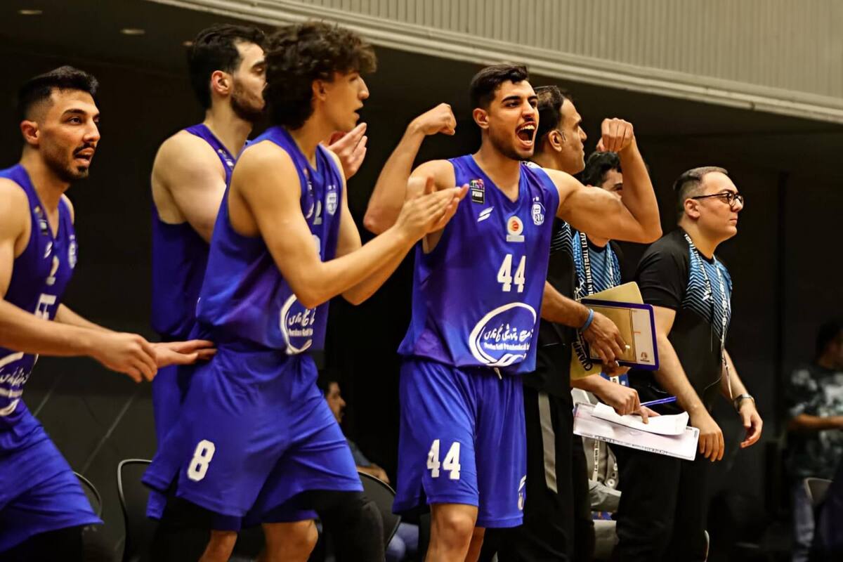 تیم بسکتبال استقلال تهران پس از سه شکست متوالی، با یک برد قاطع برابر مهگل البرز دوباره به جمع مدعیان صدر جدول بازگشت.