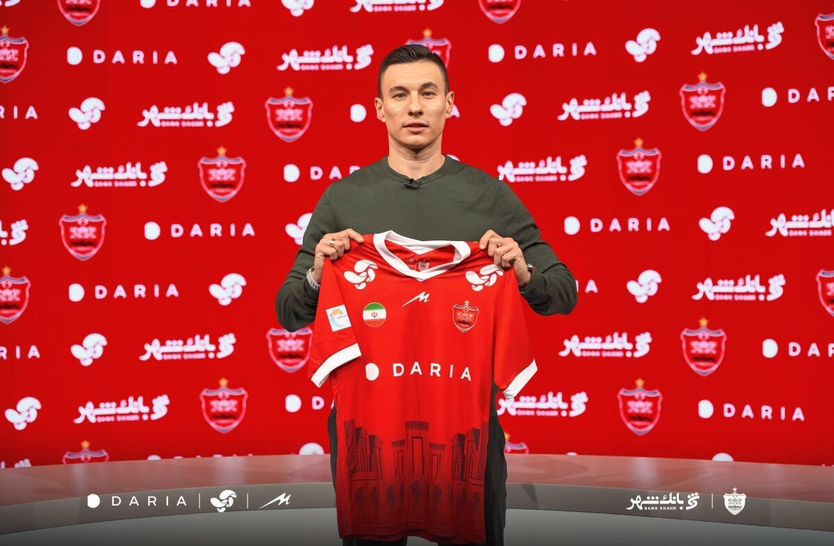 باشگاه پرسپولیس با انتشار ویدئویی رسمی، خرید بزرگ نیم‌فصل خود را معرفی کرد؛ ایگور سرگیف، مهاجم سرشناس ازبکستانی که به «قاتل دروازه‌ها» شهرت دارد، حالا رسماً پیراهن قرمز‌ها را بر تن کرده است.
