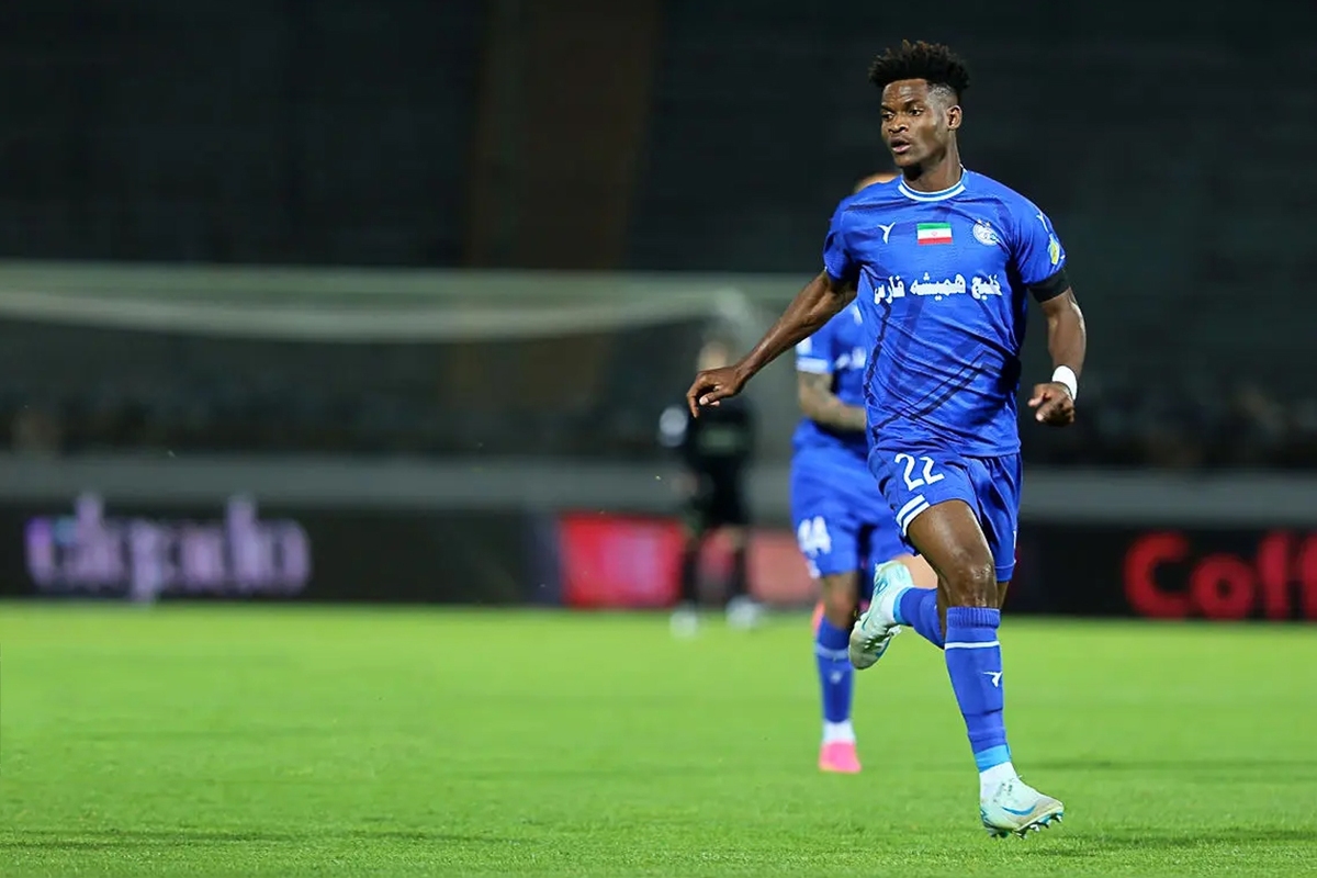 دیدیه اندونگ قراردادش با استقلال را فسخ نکرده بود و اکنون مشکلی برای بازگشت او به ترکیب استقلال وجود ندارد. شایعات اخیر ناشی از حاشیه سازی‌های همیشگی این بازیکن برای استقلال است.