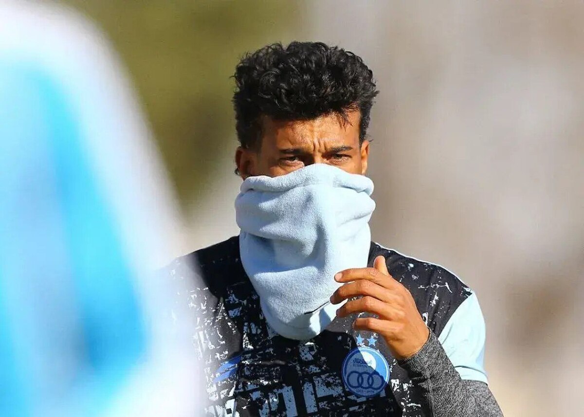 مدافع باتجربه استقلال پس از چند هفته دوری از ترکیب، دوباره در تمرینات تیم حاضر شد و نگاه‌ها را به تصمیم آینده ساپینتو دوخت.