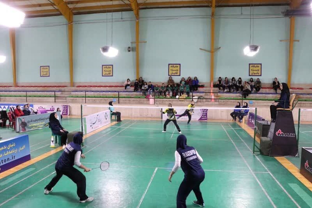 رئیس هیأت بدمینتون استان زنجان گفت: تیم بدمینتون بانوان درخشان زنجان در چارچوب رقابت‌های هفته هشتم نیم فصل دوم لیگ برتر کشور، تیم شهید فخار مشهد را شکست داد.