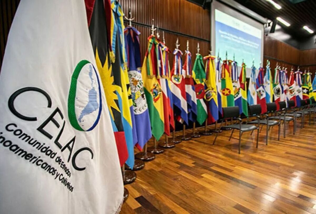 کارشناس آمریکای لاتین و مدیر موقت مرکز دیپلماسی علمی و جوانان در مؤسسه مطالعات بین‌المللی (مگیمو) وابسته به وزارت خارجه روسیه گفت: دونالد ترامپ رئیس‌جمهور آمریکا پس از حمله به ونزوئلا به تهدید دیگر کشورهای آمریکای لاتین ادامه خواهد داد از این رو ضرورت دارد که کشورهای این منطقه جبهه‌ای واحد در قبال واشنگتن تشکیل دهند.