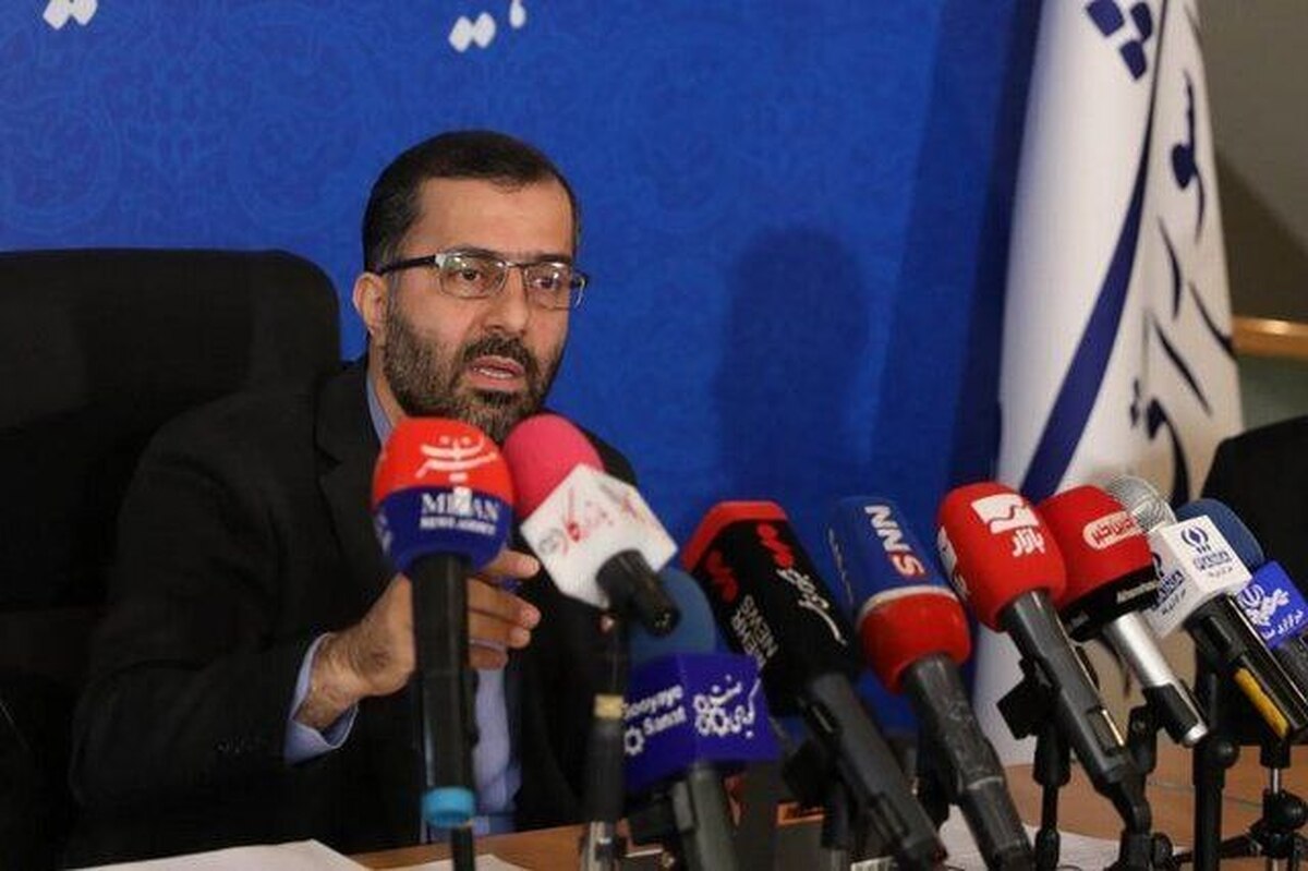 سخنگوی هیئت‌رئیسه مجلس شورای اسلامی در جلسه غیرعلنی با مسئولان دولتی، بر ضرورت نظارت جدی بر بازار و تلاش مستمر برای تأمین کالاهای اساسی و اقلام موردنیاز مردم تأکید کرد.