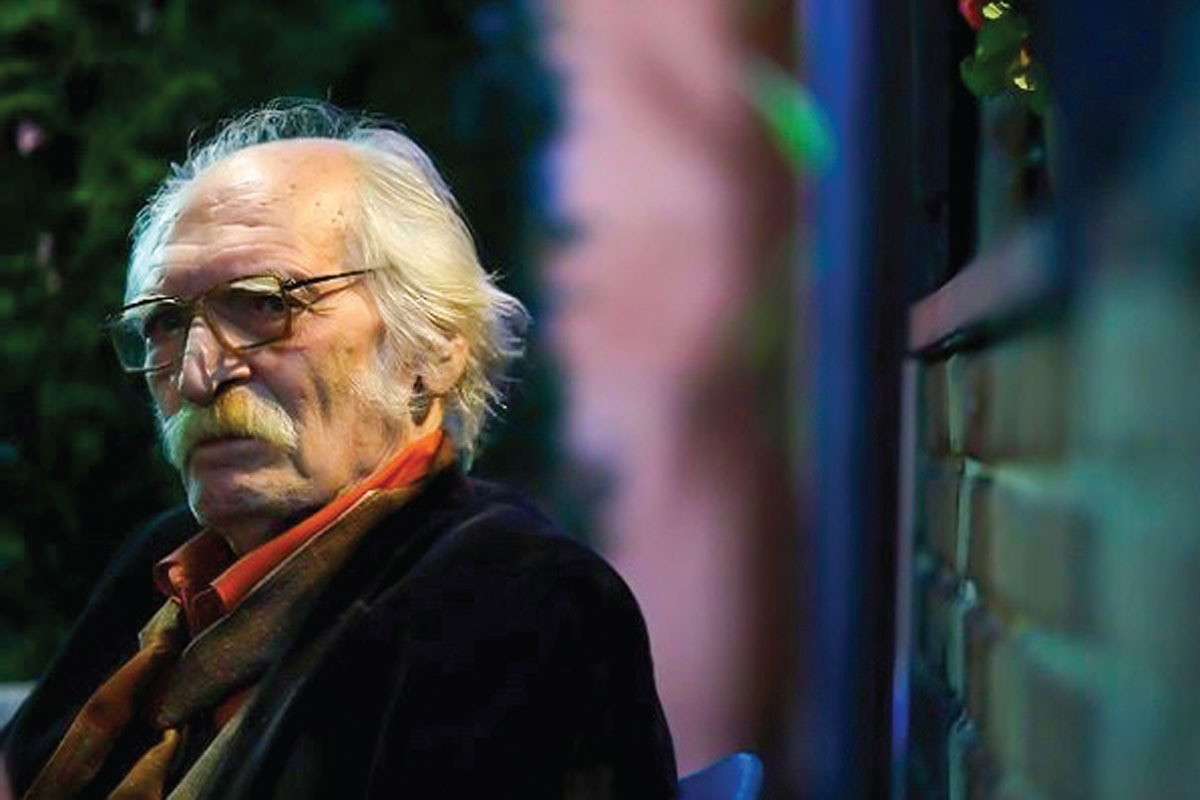 محمود دولت‌آبادی، شبیه درختانی است که در بیابان‌های خراسان می‌رویند که بود و وجودشان را با سماجت، استوار و اثبات می‌کنند.