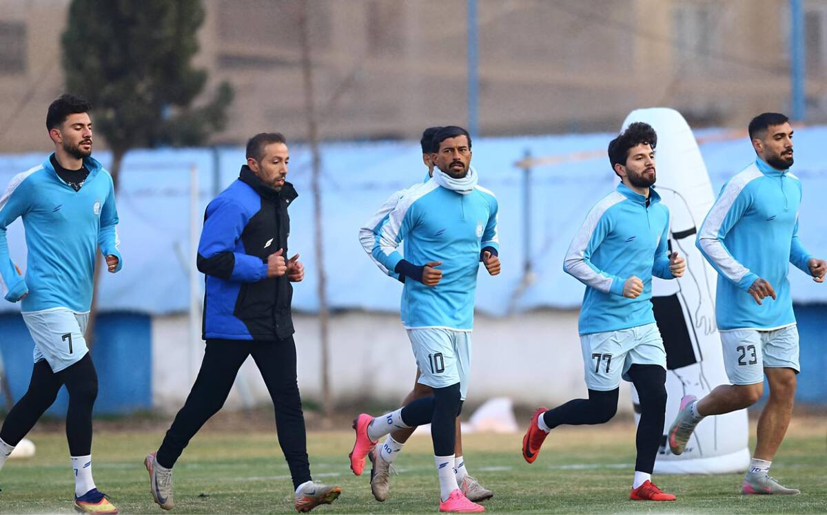 تمرین امروز استقلال بار دیگر با حاشیه همراه شد؛ رامین رضاییان، ابوالفضل جلالی و عارف آقاسی اجازه حضور در تمرین گروهی را پیدا نکردند و همچنان در لیست مغضوبان ساپینتو قرار دارند.