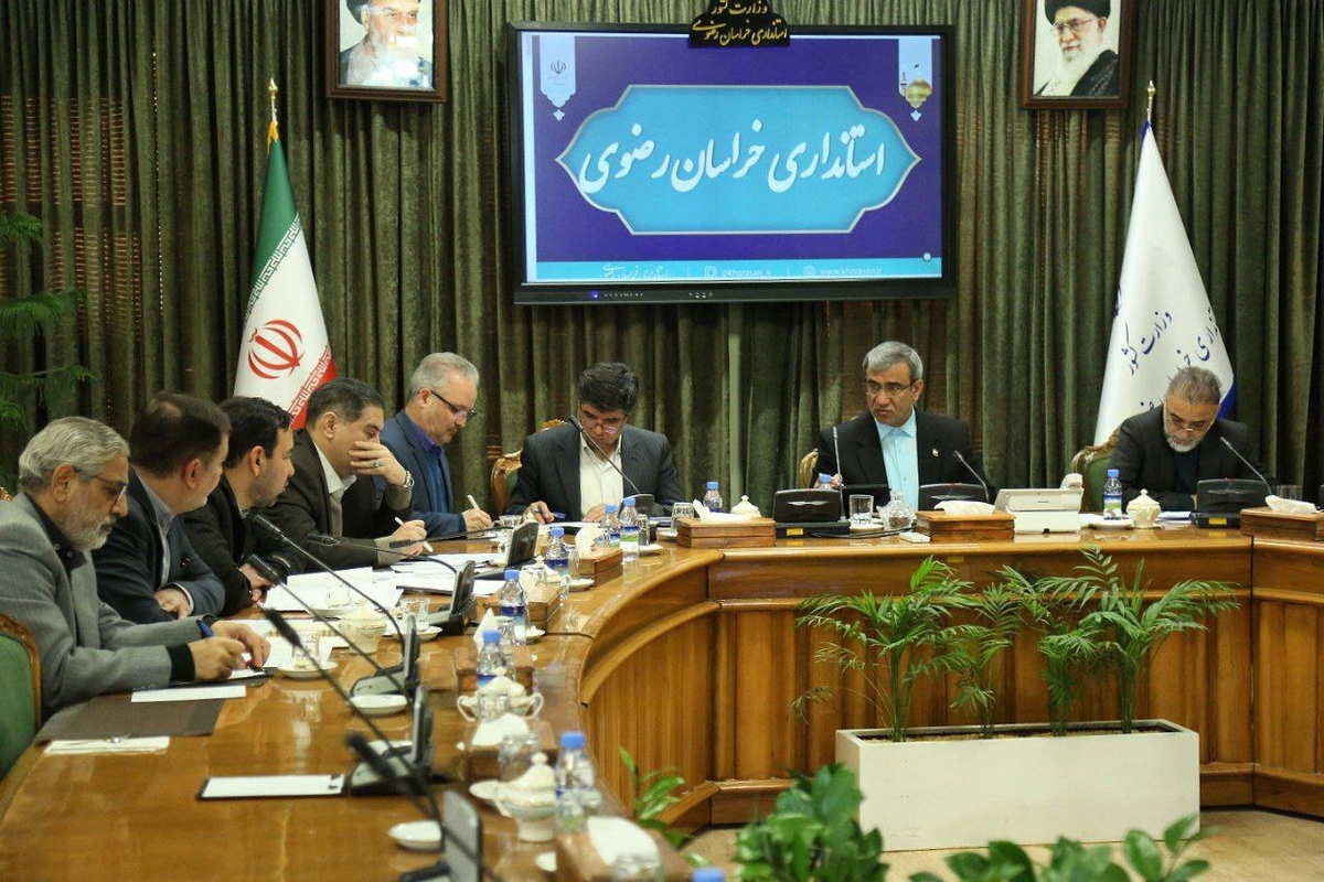 جلسه تنظیم بازار استان با محور بررسی وضعیت موجود بازار و پیش‌بینی شرایط آینده، صبح امروز (۱۸ دی ۱۴۰۴) به‌ریاست استاندار خراسان رضوی برگزار شد و آخرین اقدامات اجرایی در حوزه تأمین، توزیع و نظارت بر کالا‌های اساسی مورد بررسی قرار گرفت.