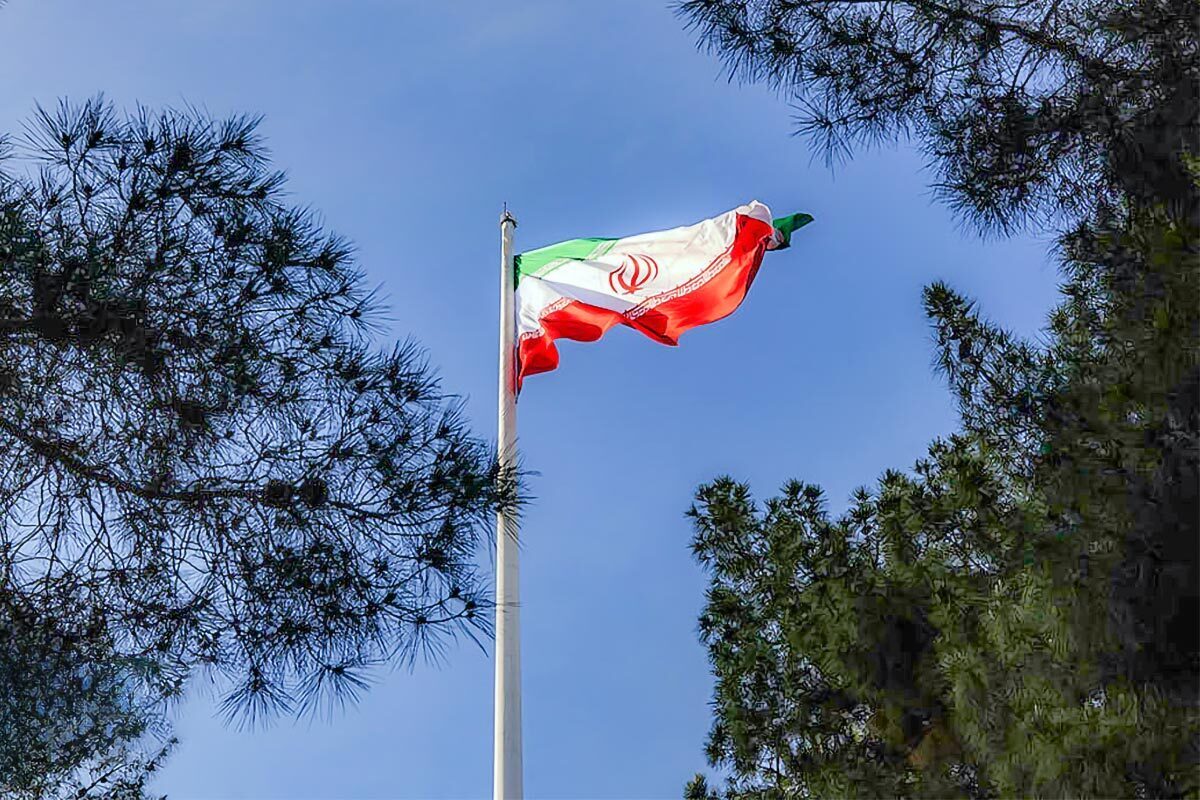 شهردار مشهد درپی اهانت اغتشاشگران به پرچم مقدس ایران در شب گذشته، در ویدئویی کوتاه در استوری خود، تصویر پرچم میدان فجر را که بر فراز این میدان به اهتزاز درآمده، به اشتراک گذاشت.