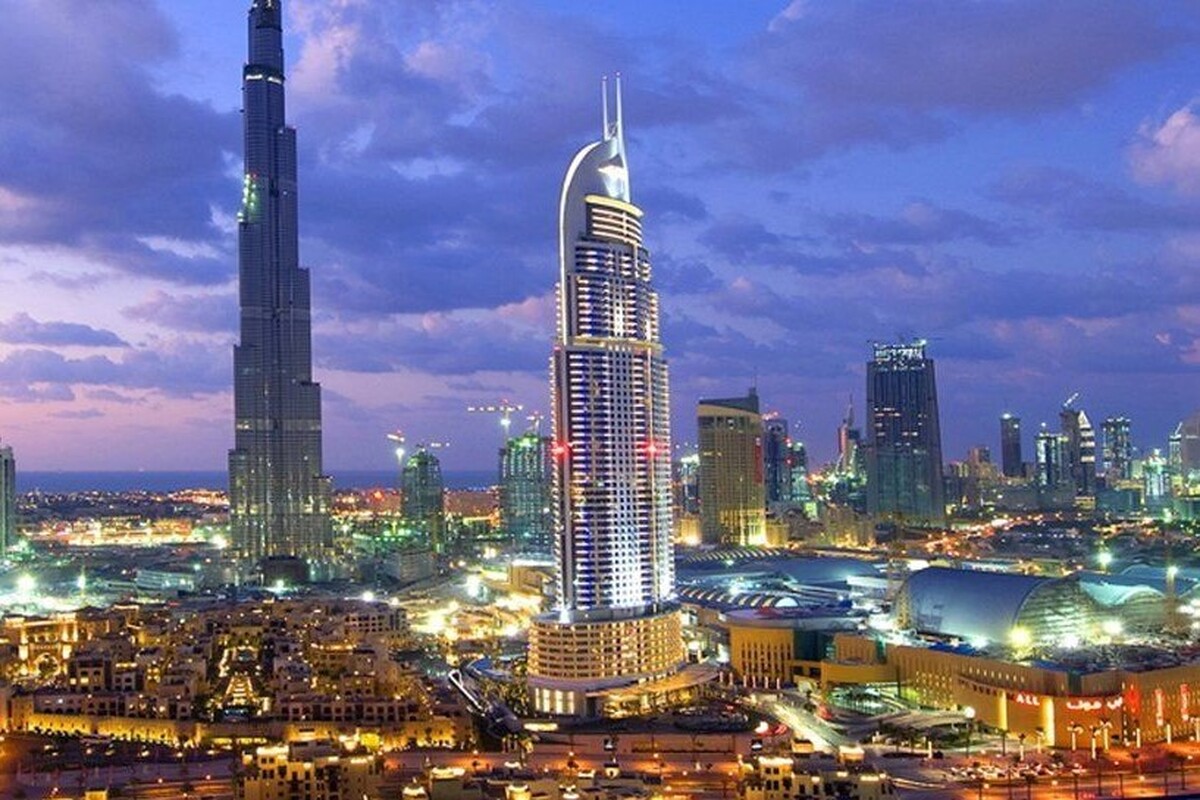 رایزن اقتصادی سرکنسولگری ایران در دبی گفت: سالانه بین ۴۰ تا ۵۰ میلیارد دلار تبادلات تجاری بین ایران و دبی (کشور امارات) انجام می‌شود و بسیاری از استان‌های کشور، از این مسیر با بازارهای جهانی در ارتباط هستند.