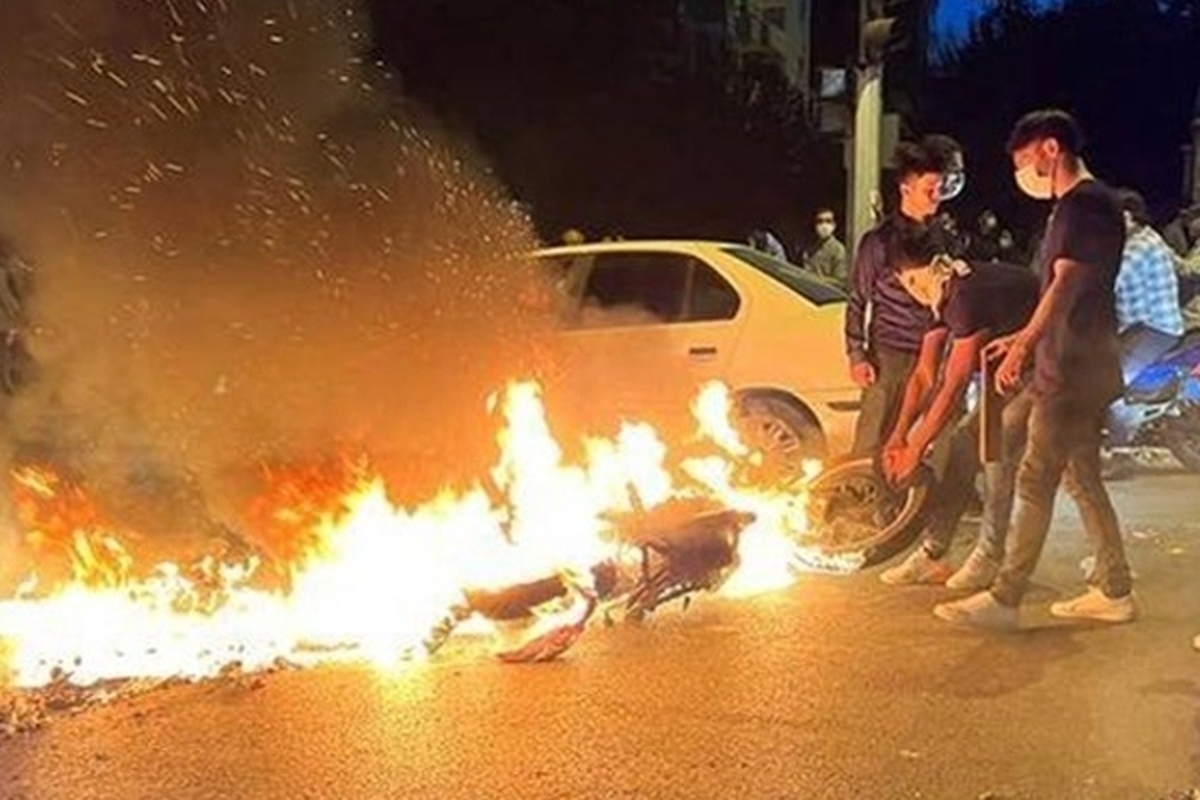 دادستانی تهران ضمن هشدار به همراهای با فراخوان‌های ضد ایرانی از تشکیل پرونده برای چند برند و فروشگاه و چند تن از چهره‌های معروف فضای مجازی خبر داد.