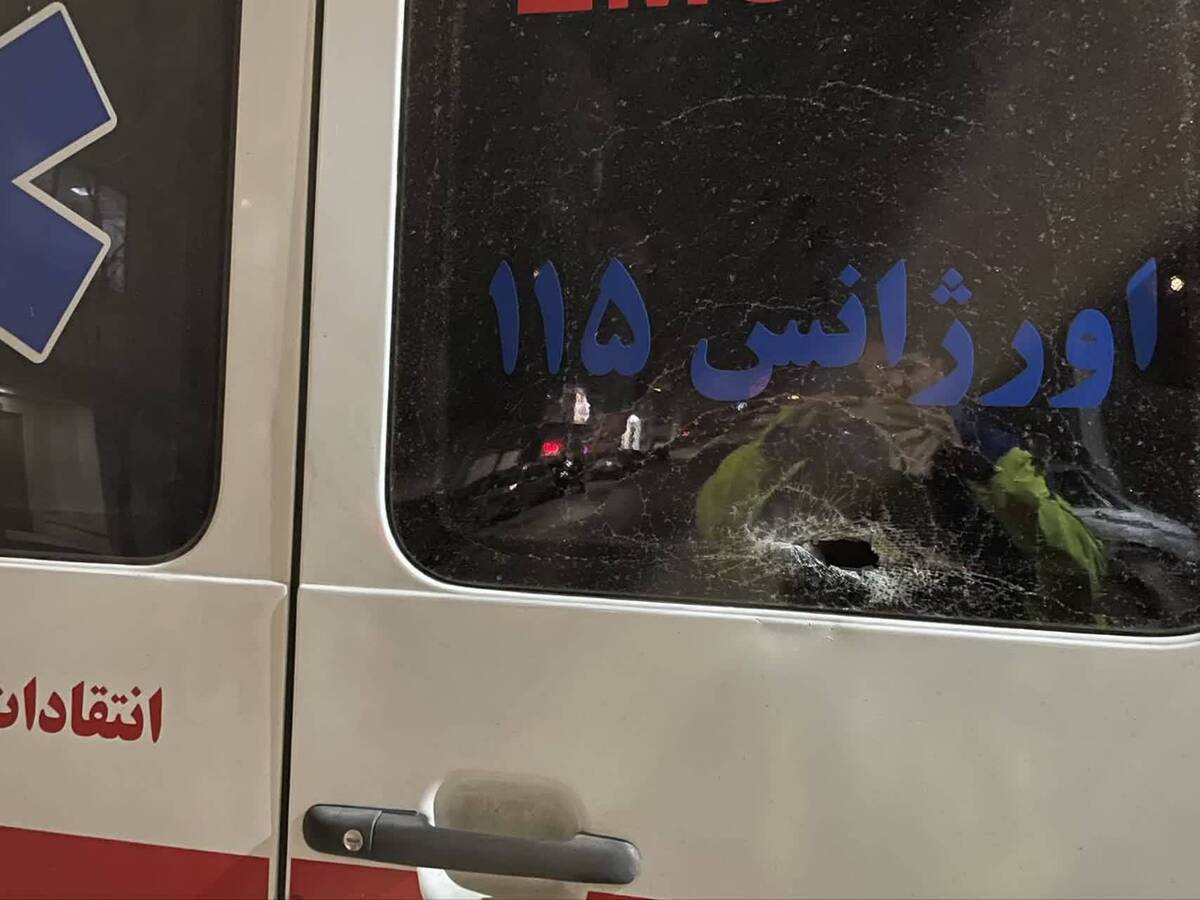 آمبولانس‌ها هم در امان نماندند؛ حمله آشوبگران به ۵ خودروی اورژانس مشهد در حین امدادرسانی