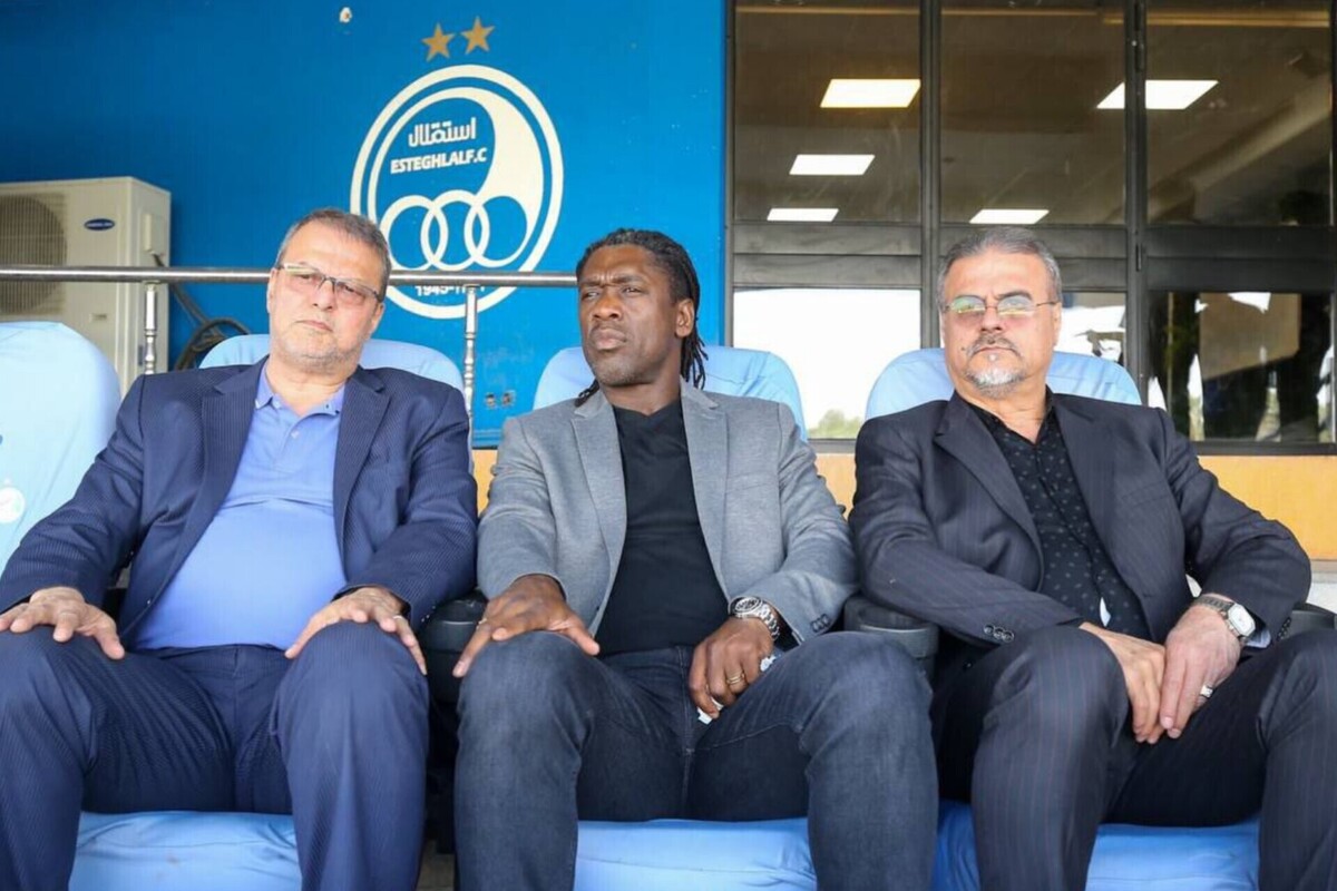 با توجه به غیبت‌های طولانی کلارنس سیدورف در تمرینات استقلال، احتمال لغو قرارداد فی‌مابین قوت گرفته است.