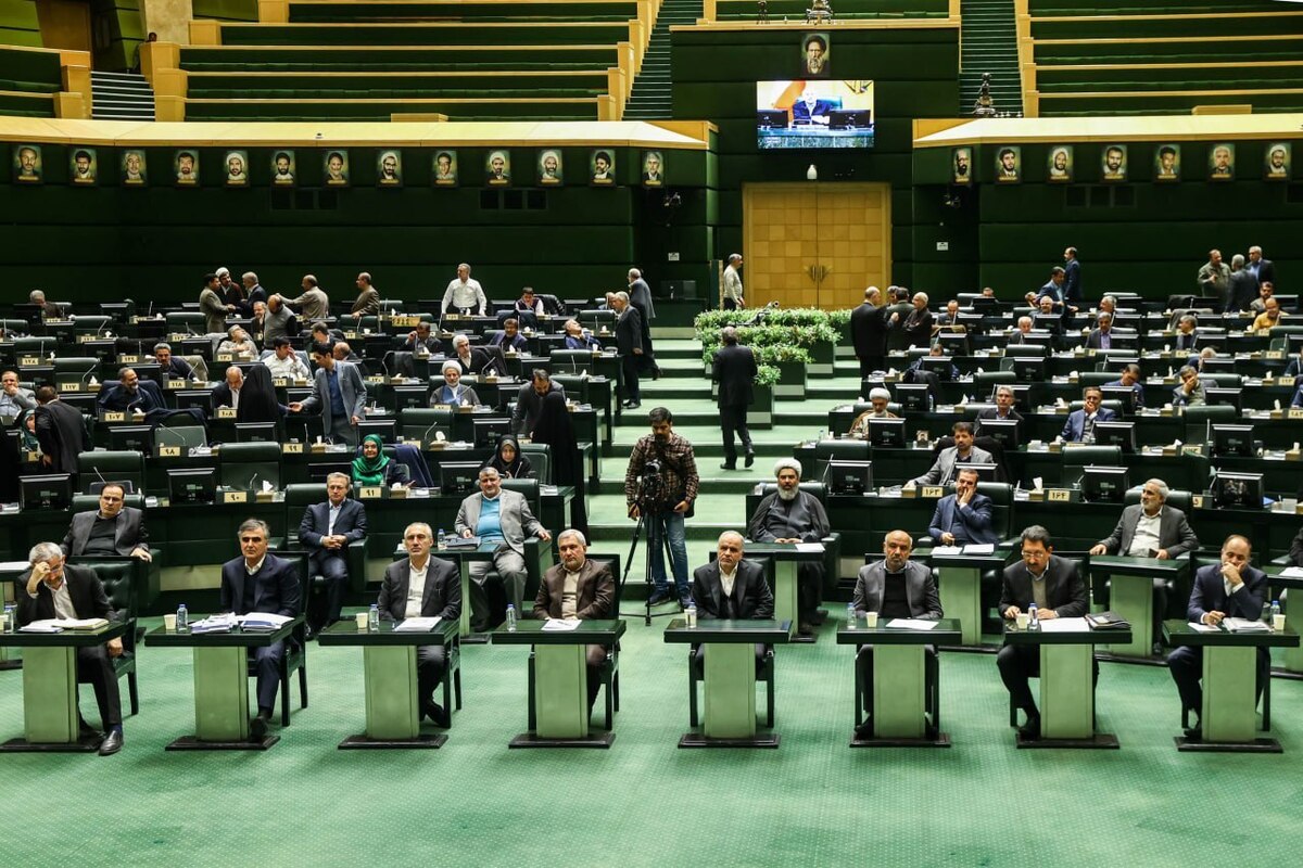 جزئیات نشست غیرعلنی مجلس با اعضای اقتصادی کابینه دولت (۲ دی ۱۴۰۴)