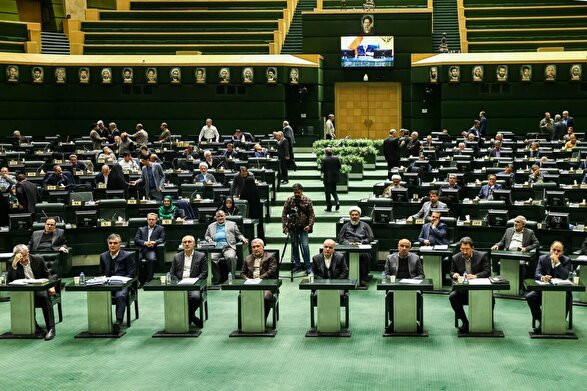 جزئیات نشست غیرعلنی مجلس با اعضای اقتصادی کابینه دولت (۲ دی ۱۴۰۴)