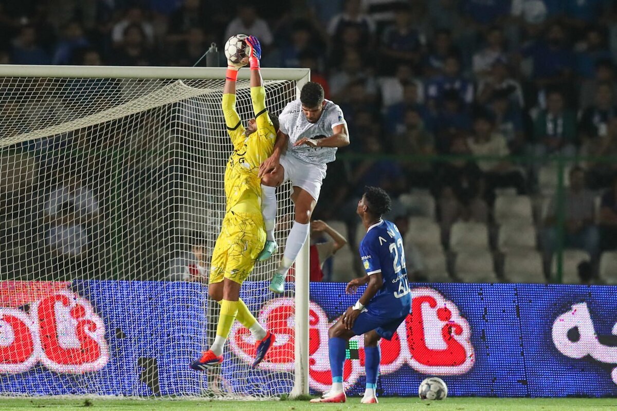 بازی استقلال و فولاد هرمزگان بدون تماشاگر برگزار می‌شود