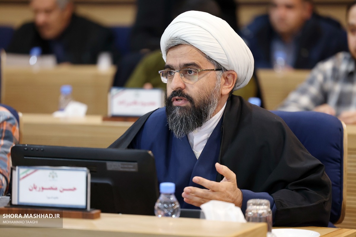 رئیس کمیسیون فرهنگی و اجتماعی شورای اسلامی شهر مشهد مقدس گفت: طی روز‌های اخیر و درپی اغتشاشات، حدود ۱۵ اتوبوس، از بین رفت که با میانگین هر اتوبوس ۱۸ میلیارد تومان، عدد بزرگی است؛ ۳۲۰ ایستگاه اتوبوس، ۶۰۰ تابلو و نرده‌های بی‌آرتی تخریب شد و حتی به مترو یورش بردند و هزینه این تخریب‌ها چند صد میلیارد است.