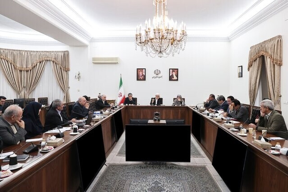 معاون اول رئیس‌جمهور با انتقاد از برخورد شعاری با آبخیزداری و آبخوان‌داری گفت: احیای تالاب‌ها و دریاچه‌ها باید در اولویت باشد و دستگاه‌ها در این زمینه نگاه بخشی نداشته باشند.