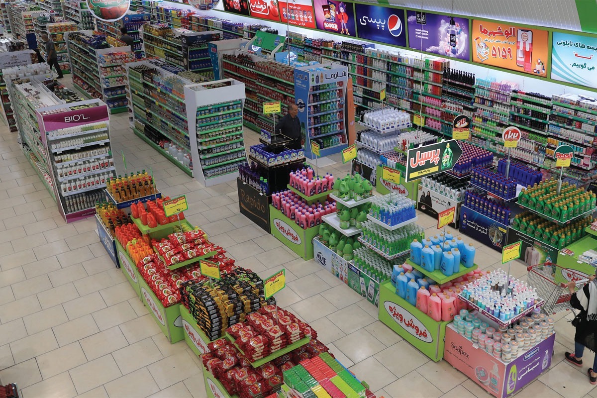 مسئولان از تأمین کالاهای اساسی، رونق تولید و تسهیل واردات ازجمله مرغ، تخم‌مرغ و برنج خبر می‌دهند.