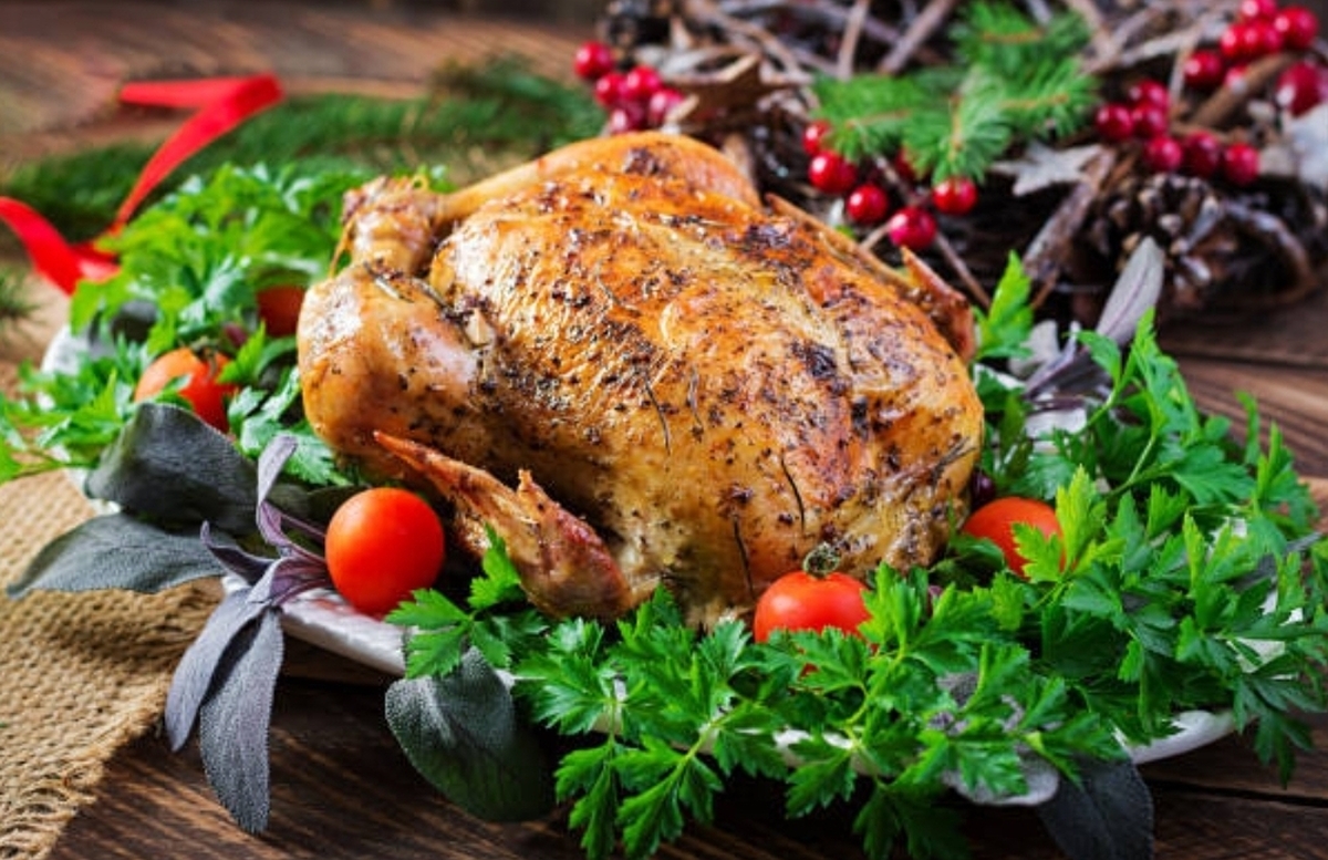 تزئین تنها یک کار ظاهری نیست، بلکه باید کاملاً با هویت طعمی غذا هماهنگ باشد.