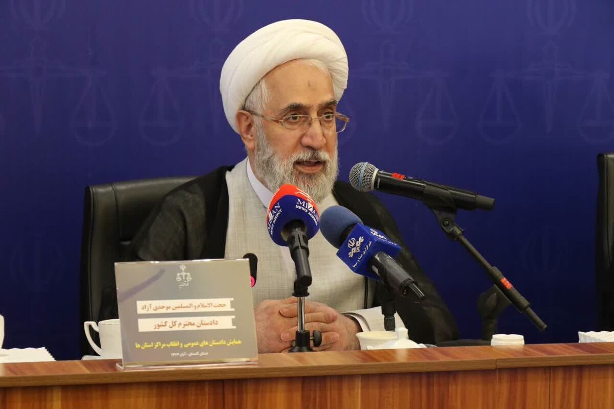 دادستان کل کشور گفت: دادسرا‌ها باید با دقت و بدون فوت وقت، با صدور کیفرخواست مقدمات محاکمه و برخورد قاطع با افرادی که باخیانت به ملت و ایجاد ناامنی، به‌دنبال سلطه بیگانگان برکشور هستند را فراهم کنند.