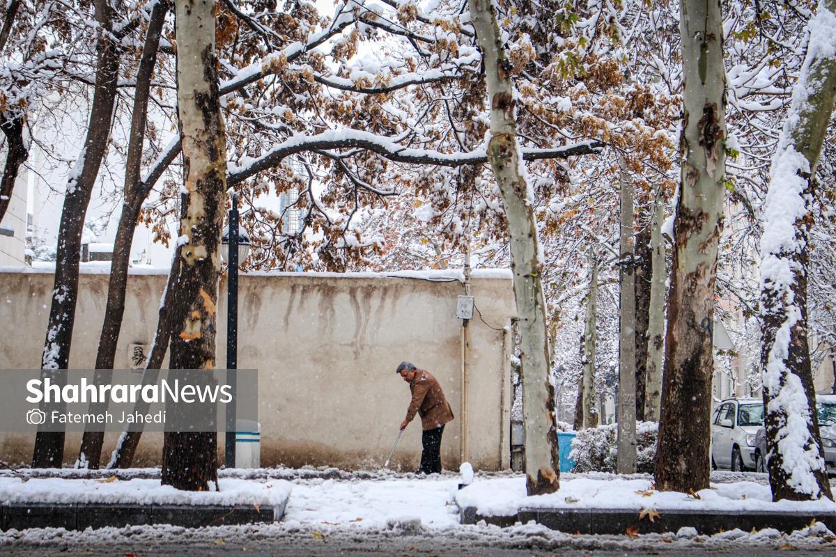 کارشناس اداره کل هواشناسی خراسان رضوی درخصوص بارش در مشهد اعلام کرد: برای روز‌های پنجشنبه و جمعه، بارش برف و باران پیش‌بینی می‌شود، اما حجم آن‌ها مانند بارش‌های اخیر نیست.