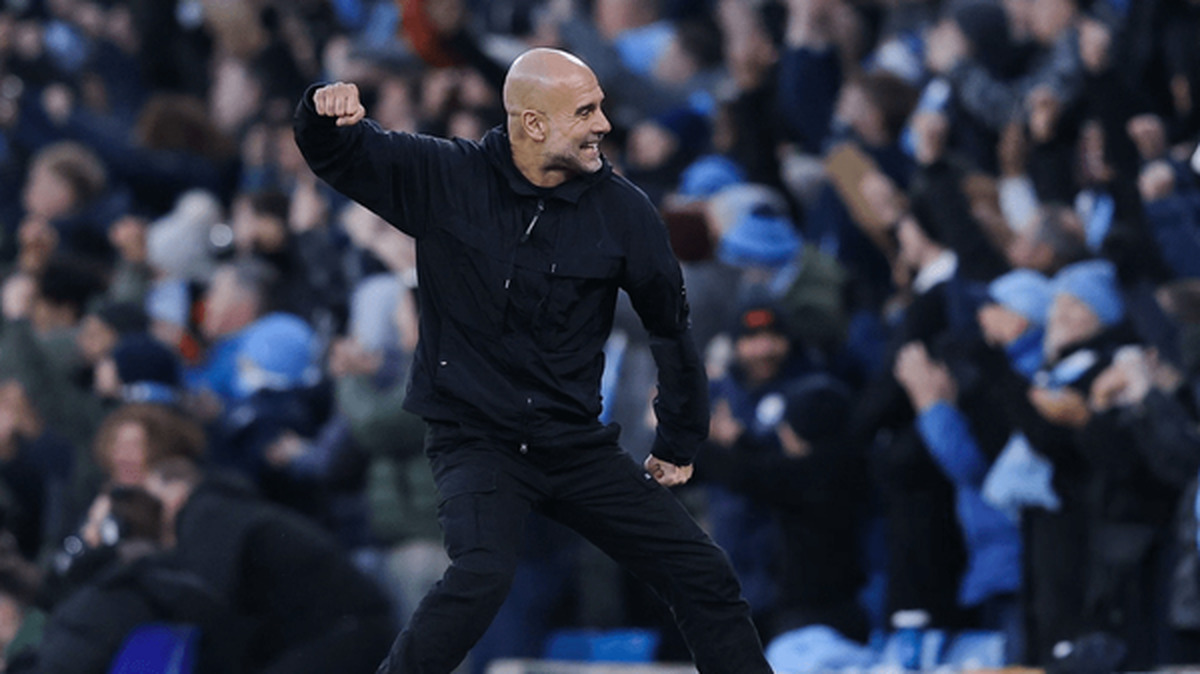 گواردیولا در طول دوران مربیگری‌اش به اندازه ۱۸ تن طلا، بازیکن برای تیم‌هایش خریداری کرده است.