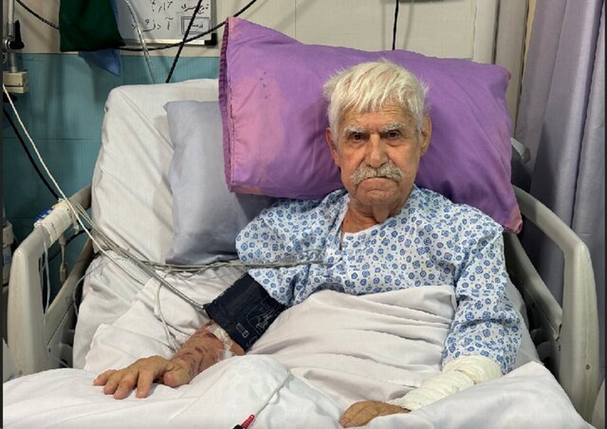 بازیگر باسابقه سینمای ایران بار دیگر در بیمارستان بستری شد.