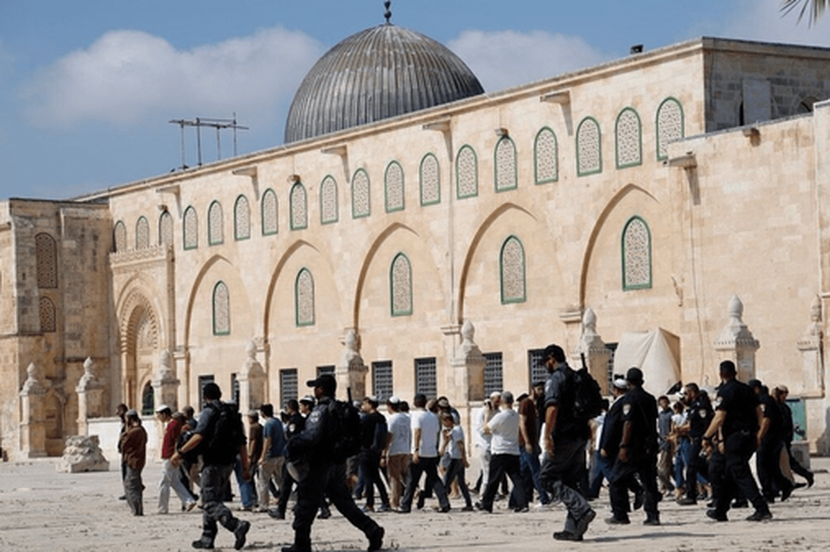 صبح امروز، صهیونیست‌ها در قدس اشغالی به مسجدالاقصی یورش بردند.