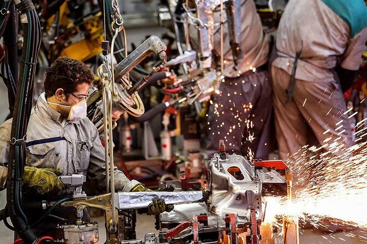 محمدرضا عارف، معاون‌اول رئیس‌جمهور، «بسته حمایت از صنایع» را برای اجرا به دستگاه‌های ذی‌ربط ابلاغ کرده است.