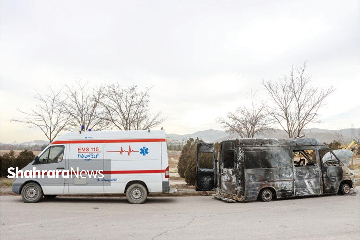 اپراتور، نیرو‌های اورژانس را به محل اعزام می‌کند؛ غافل از اینکه در میانه مسیر، عده‌ای که خود را معترض جا می‌زنند و در واقع اغتشاشگر هستند و هدفی جز اخلال امنیت در سر ندارند، از ادامه مسیر آمبولانس جلوگیری می‌کنند و آن را به آتش می‌کشند.