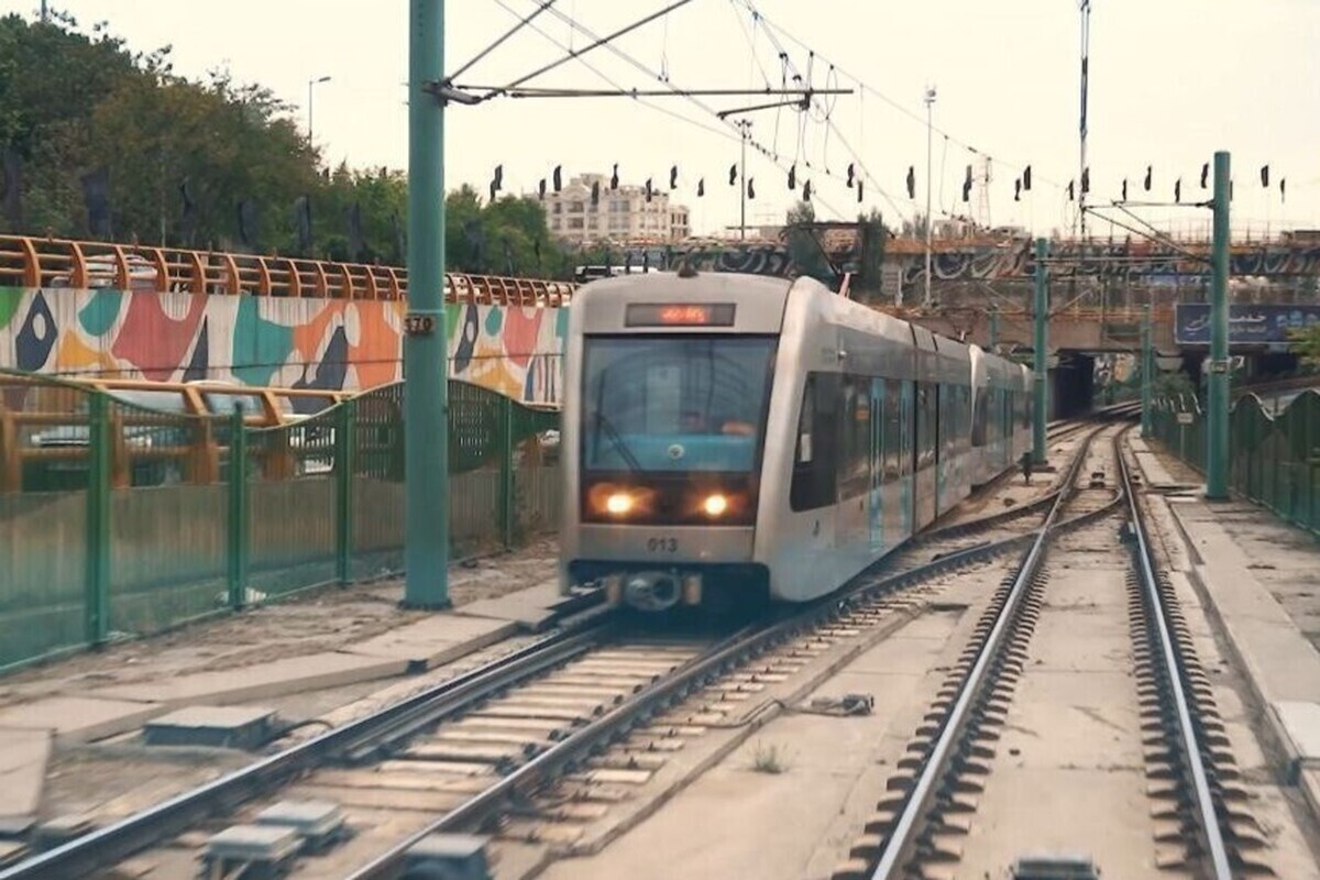 مدیر روابط عمومی شرکت بهره‌برداری قطارشهری مشهد گفت: خط یک مترو از فرودگاه تا فلسطین به صورت رفت و برگشت و کل خطوط دو و سه امروز تا ساعت ۱۸ سرویس‌دهی خواهند داشت.