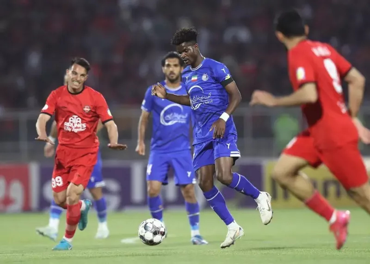 استقلال به‌دنبال تغییر زمان برگزاری بازی با تراکتور در هفته شانزدهم لیگ‌برتر است.