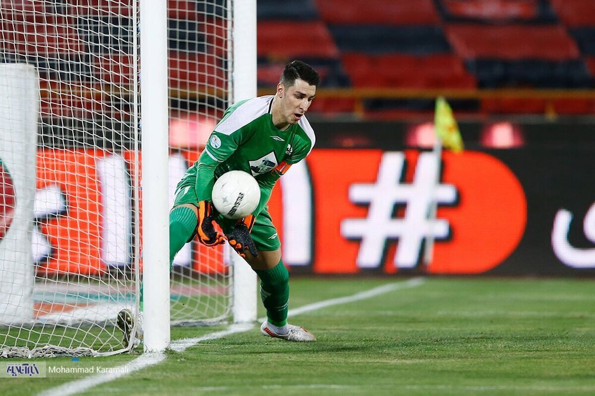 احتمال خروج نام محمدرضا اخباری از لیست بازیکنان سپاهان در نیم فصل دوم وجود دارد.