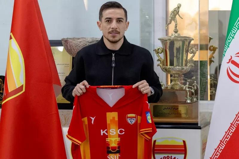 توافق هافبک سابق پرسپولیس با فولاد خوزستان