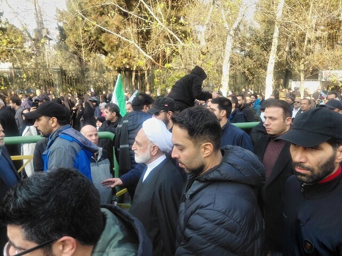 رئیس قوه قضاییه گفت: کسانیکه طی روز‌ها و شب‌های گذشته مسلحانه وارد عمل شده و امنیت کشور و مردم را به مخاطره انداختند و دشمن نیز به صورت عریان و آشکار از آنها حمایت کرد، اغتشاشگر نیستند بلکه در زمره تروریست‌ها قرار دارند.