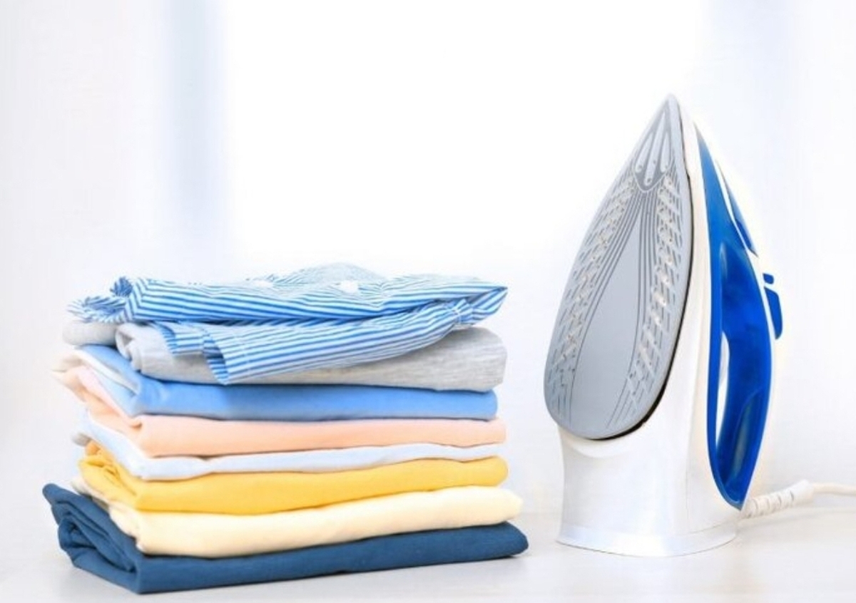 نگهداری صحیح از اتو تنها به تمیز کردن دوره‌ای آن خلاصه نمی‌شود؛ از انتخاب آب مناسب گرفته تا تنظیم درست دما و رسوب‌زدایی منظم، همه می‌توانند در کارایی و طول عمر این وسیله پرمصرف نقش تعیین‌کننده‌ای داشته باشند.