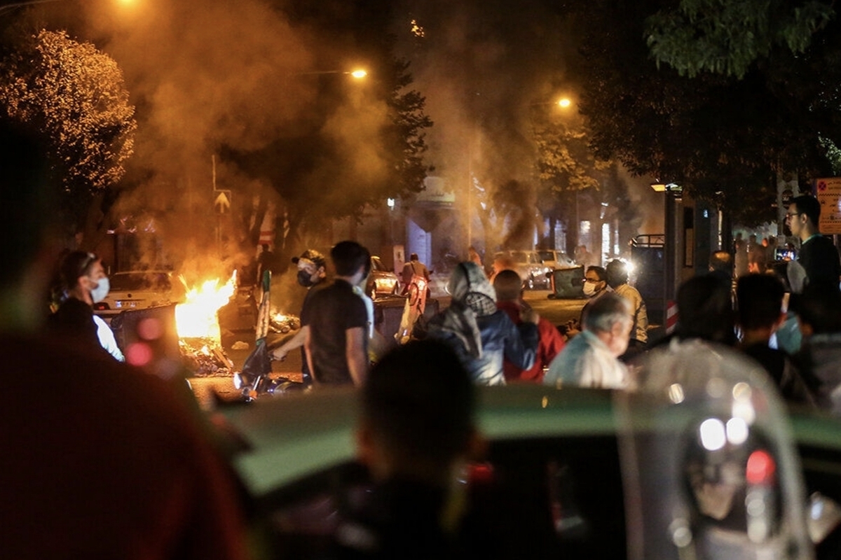 ستوان‌دوم «محسن شاهونی» از کارکنان یگان ویژه نیروی انتظامی استان بوشهر که در آشوب تروریست‌های مسلح در شهر جم تیر خورده و زخمی شده بود، پس از کمای دو روزه، به شهادت رسید.