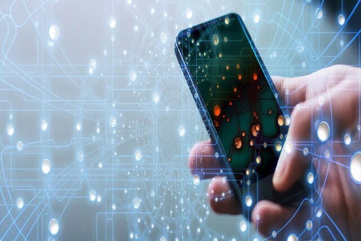 یک فعال اجتماعی با اشاره به خطرات دسترسی به اینترنت و پلتفرم‌های خارجی گفت: رفع محدودیت به سرعت صحیح نیست ولی پلتفرم‌های داخلی باید برای مردم بازگشایی شوند.