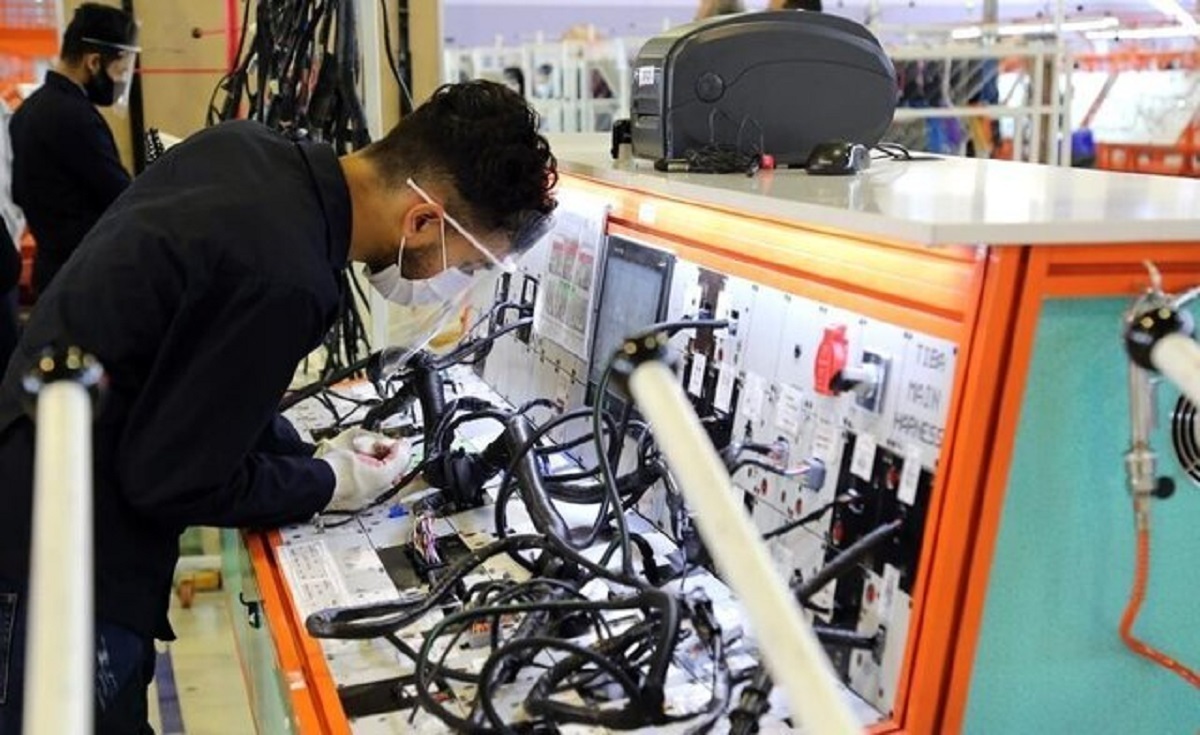 مدیرکل دفتر آموزش دوره دوم متوسطه فنی‌وحرفه‌ای و کارودانش وزارت آموزش و پرورش، با بیان اینکه امسال نسبت به سال تحصیلی گذشته، ۲.۵درصد رشد کمی و افزایش تعداد هنرستان‌ها را شاهد هستیم، گفت: امسال ۳۹ هنرستان وابسته و ۸۷ هنرســتان جوار افتتاح شــدند. اساســنامه هنرســتان‌های جوار هم در حال تدوین اســت و صنایع و ارگان‌ها از آن استقبال کرده‌اند.