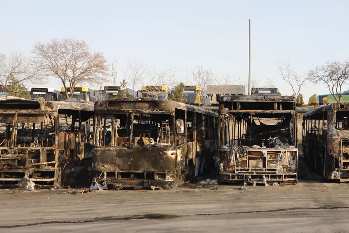 گفت وگو با عکاس مشهدی که در اتفاقات اخیر این شهر حضور یافته است | مؤلفه عکاس بحران، انتشار بموقع اثرش است