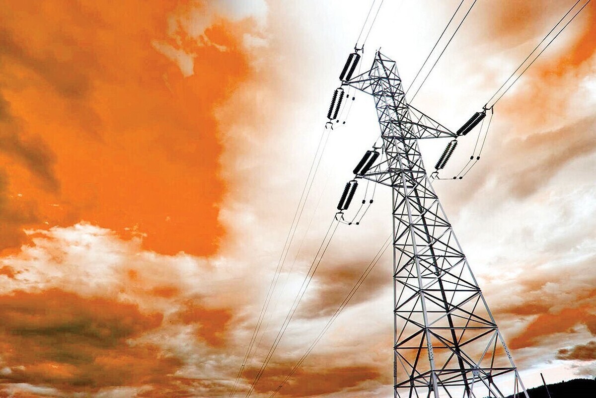 کمیته حمایت از کسب‌و کار اتاق ایران در یکصدمین جلسه خود تصویب کرد موضوع تعیین تعرفه‌های برق صنایع در جلسه‌ای دیگری و با حضور معاون حقوقی ریاست جمهوری بررسی شود.