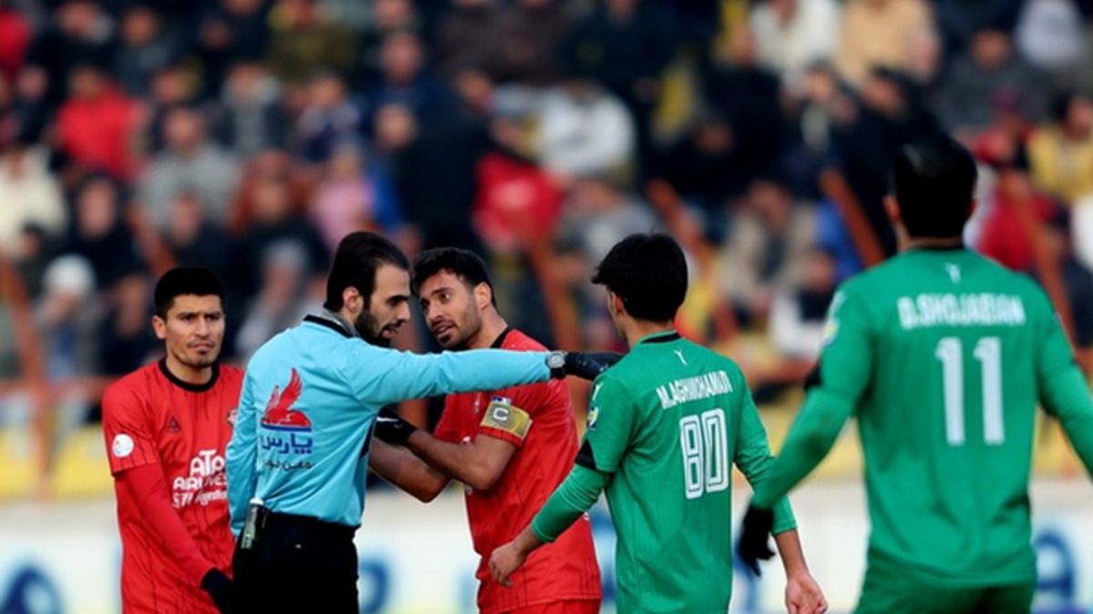 تیم فوتبال تراکتور تبریز در بازی امروز مقابل شمس آذر قزوین حاضر نشد.